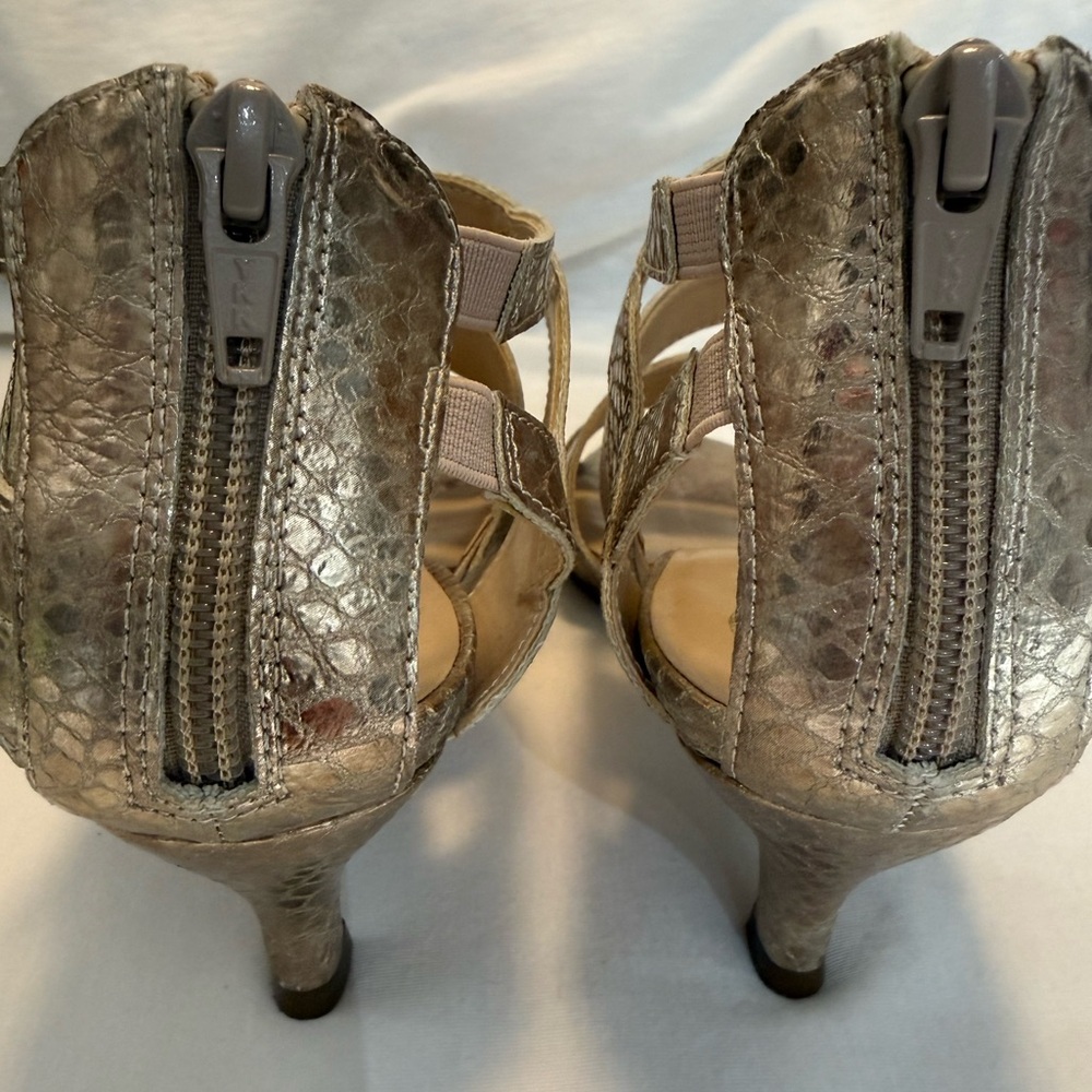 Like New Distressed Metallic Gold Aerosols Comfort Rest Sandals US 7.5/EU 38 - Picture 5 of 10